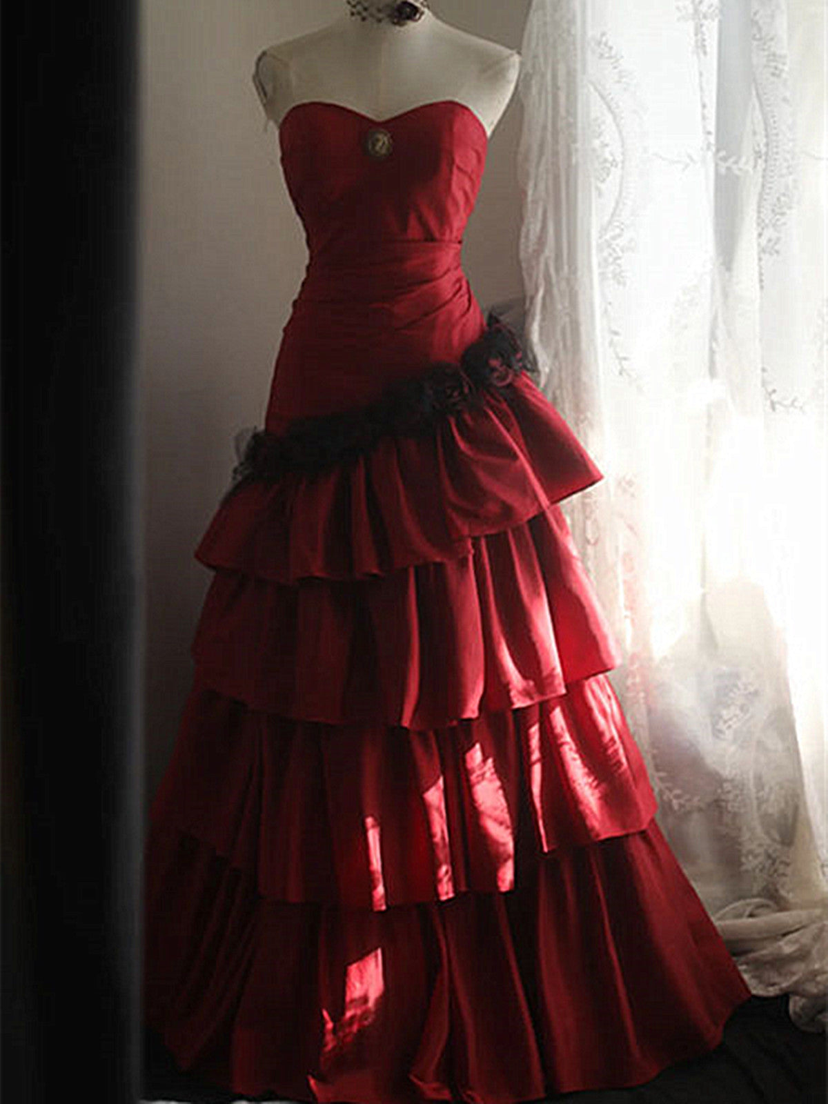 Elegant Red Gothic Tiered Ball Gown, Strapless Sweetheart Ruffle Prom –  Cutedressy