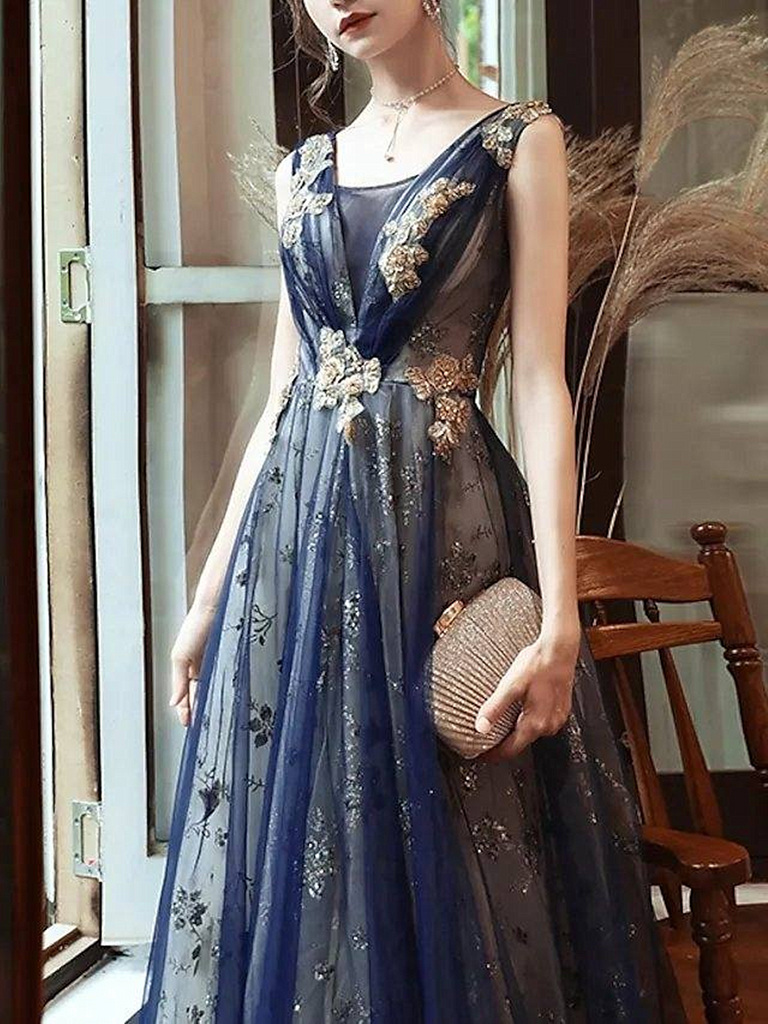 Gorgeous Navy Blue Lace Prom Dress Long V-Neck Beadings Evening Gowns