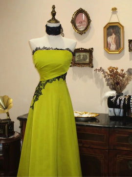 A-Line Green Evening Gown with Black Lace Appliqué, Strapless Floor-Length Prom Dress