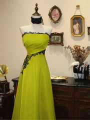 A-Line Green Evening Gown with Black Lace Appliqué, Strapless Floor-Length Prom Dress