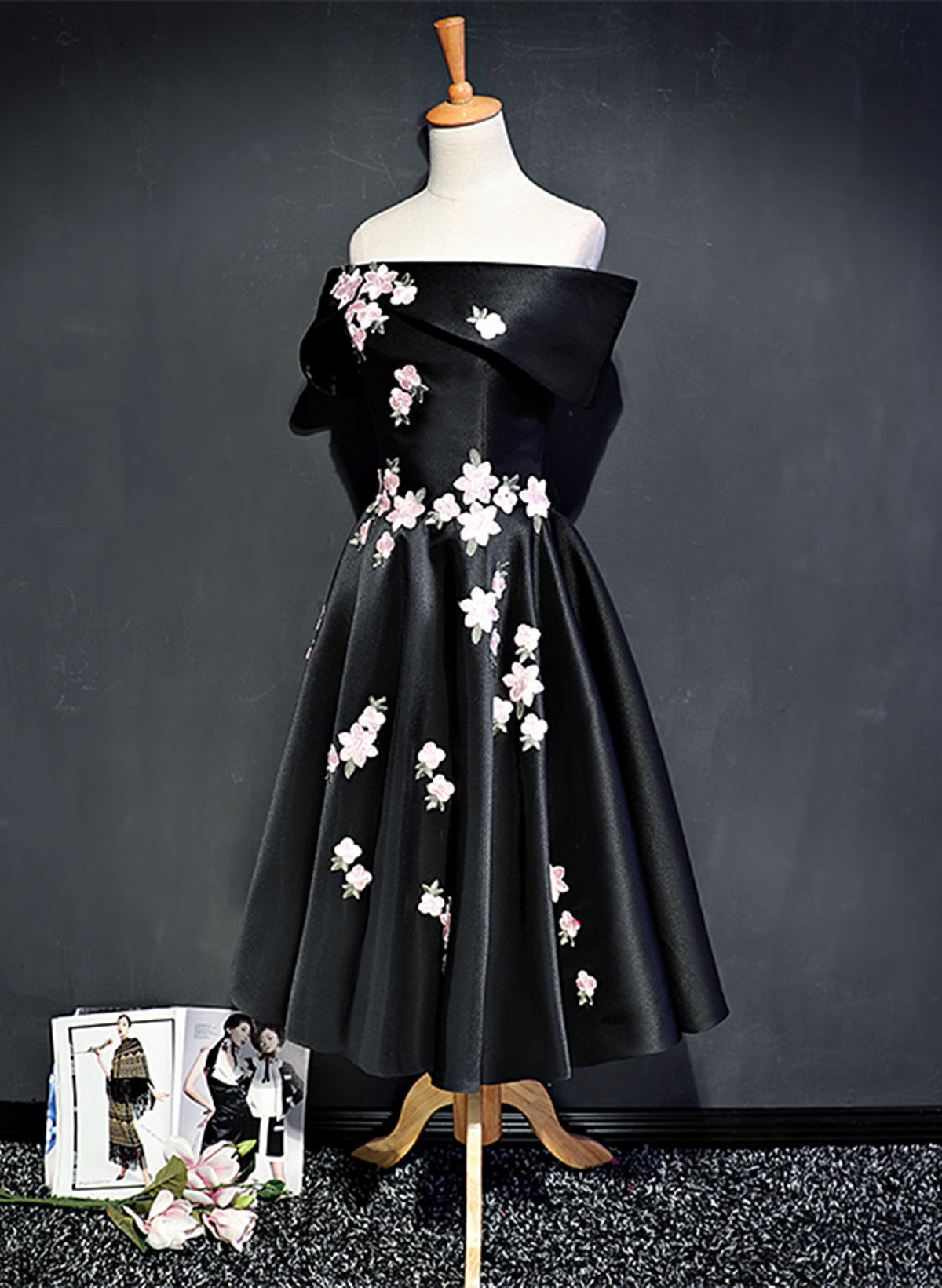 Knee Length Black And White Hoco Dress A-Line V-Neck Knee-Length Black Homecoming Dress Knee Length Black And White Hoco Dress A-Line V-Neck Knee-Length Black Homecoming Dress