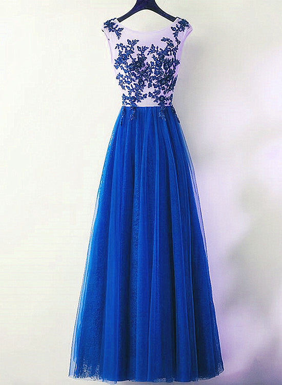 beautiful blue tulle prom dress