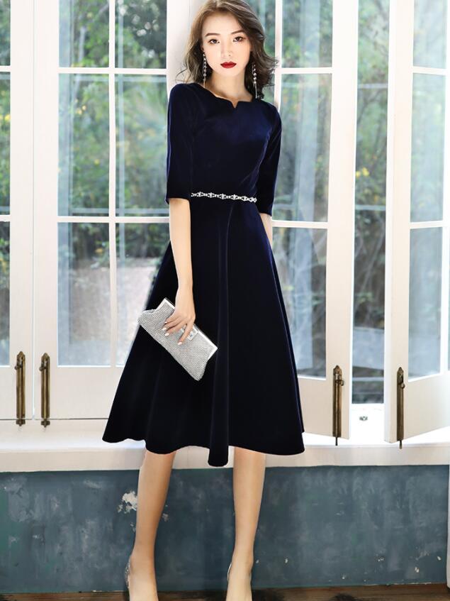 Navy Blue Velvet Knee Length Simple Bridesmaid Dresses, Short Blue Velvet Prom Dresses with Beadings Navy Blue Velvet Knee Length Simple Bridesmaid Dresses, Short Blue Velvet Prom Dresses with Beadings