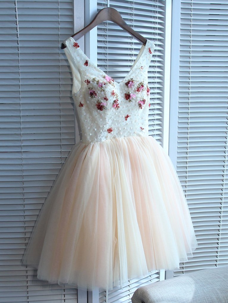 Lovely Tulle V-neck Short/Mini Prom Dress, Juniors Homecoming Dress