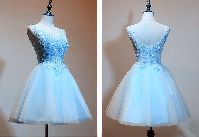 Light Blue Tulle Short Party Dress with Lace Applique, V-neckline Homecoming Dress